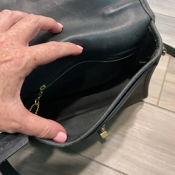 SOLD! SOLD! 9870 Court black leather crossbody shoulder dress purse tote bag - Picture 5 of 8